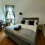 Apartament I *